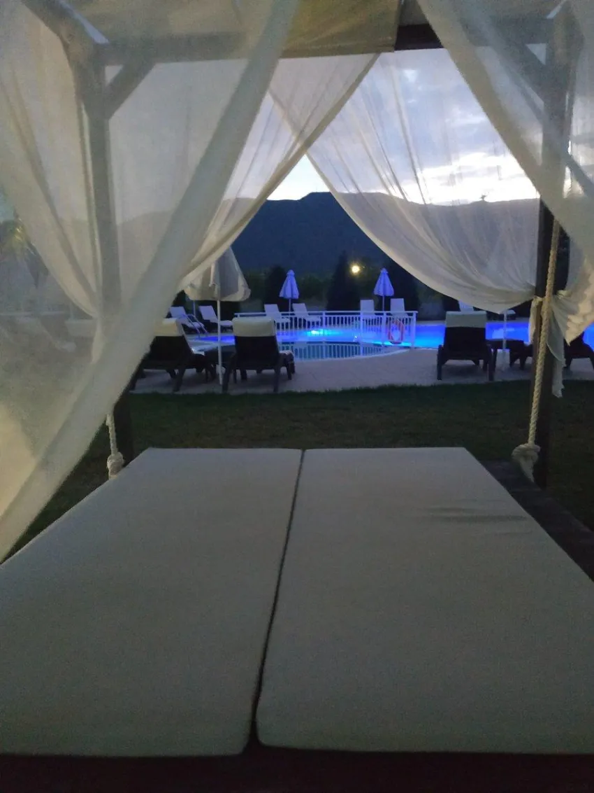 Eleni's Garden & Castello Suites 3*-8