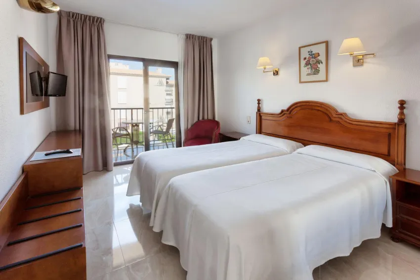 Amoros Hotel 3*-48