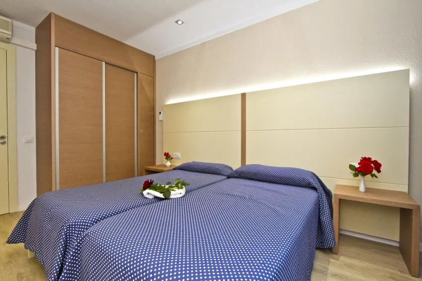 Flora Aparthotel 3*-7