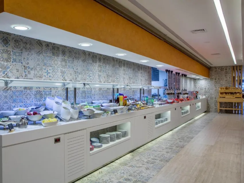 HOLIDAY INN ANTALYA LARA  4*-3