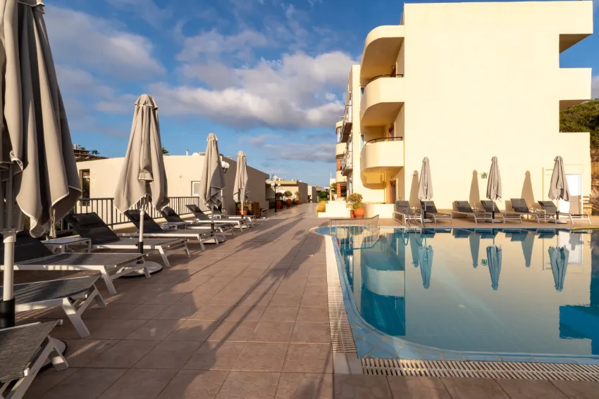 Elpis Studios and Apts 3*-10