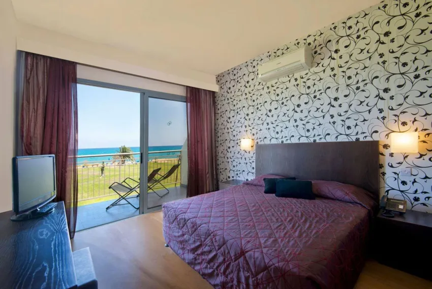 Natura Beach Hotel & Villas 3*-6