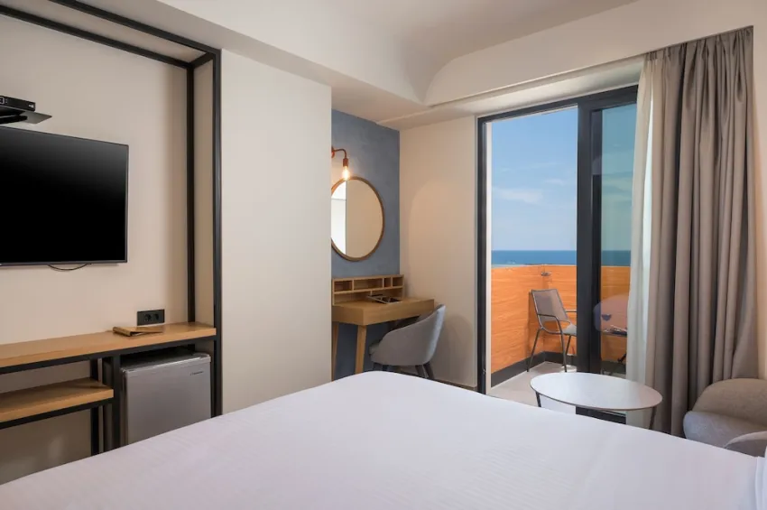 Hyperion City Hotel 4*-81