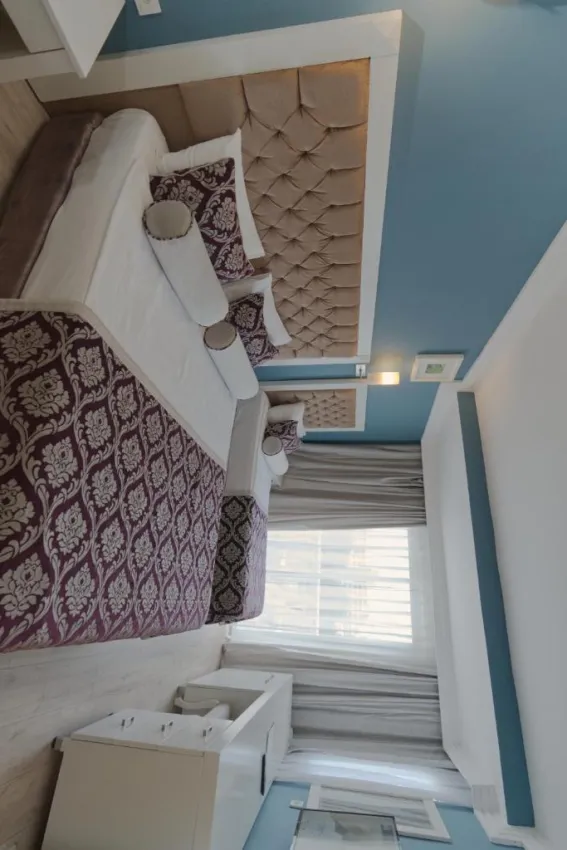 LA PERLA HOTEL  4*-6