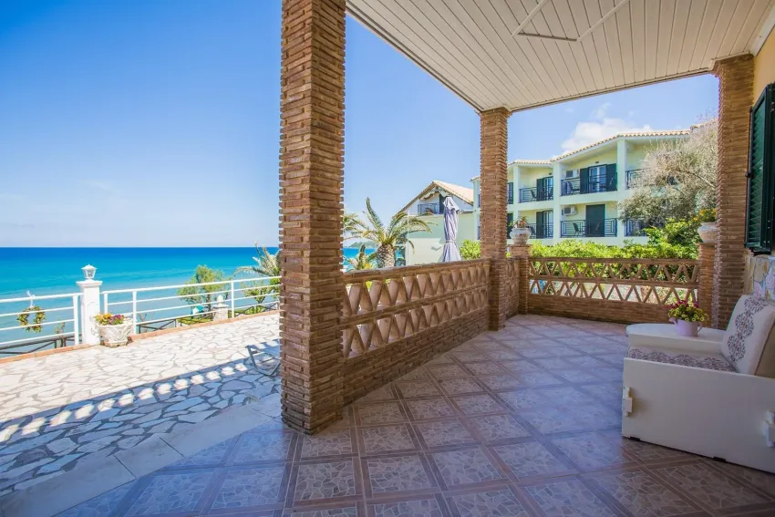 Laura Beach House 3*-2