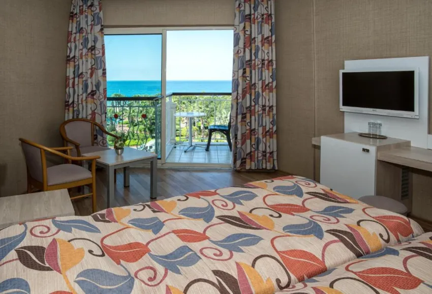 RIVIERA HOTEL & SPA  4*-9