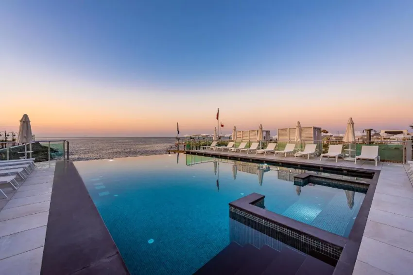 WHITE CITY BEACH (ADULTS ONLY 16+)  5*-29