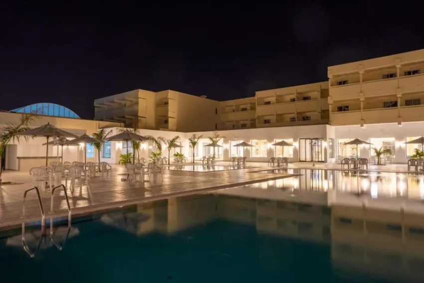 NOVOSTAR DAR KHAYAM  3*-38