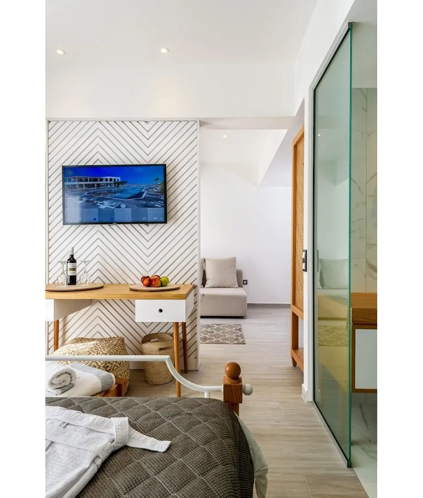 Solimar White Pearl (Adults Only 17+) 4*-10