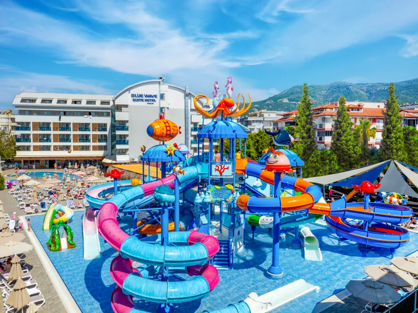 Blue Wave Suit Hotel 4*-1