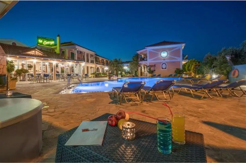 The Dream Hotel- To Oniro 3*-5