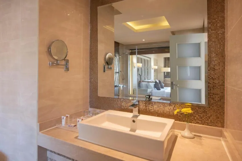 CHARMILLION CLUB RESORT  5*-28