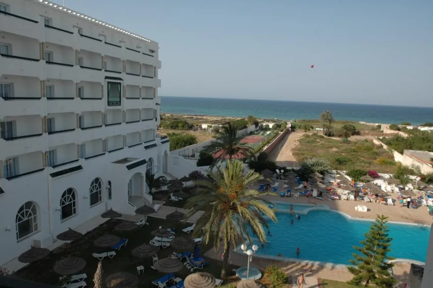 Jinene Beach 3*-1