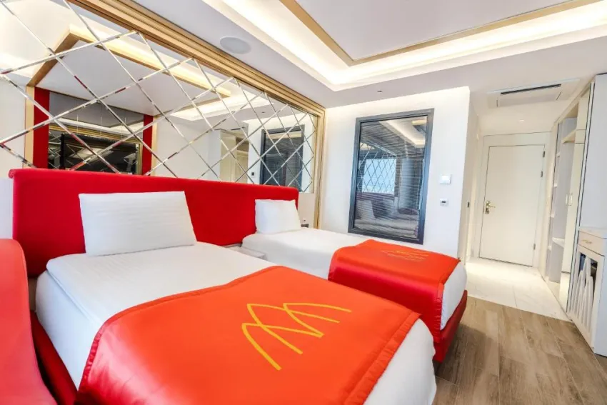 GRANADA LUXURY RED (ADULTS ONLY 16+)  5*-4