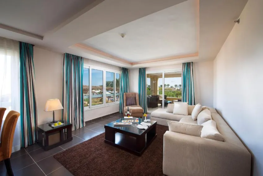 AMWAJ BEACH CLUB ABU SOMA  4*-21