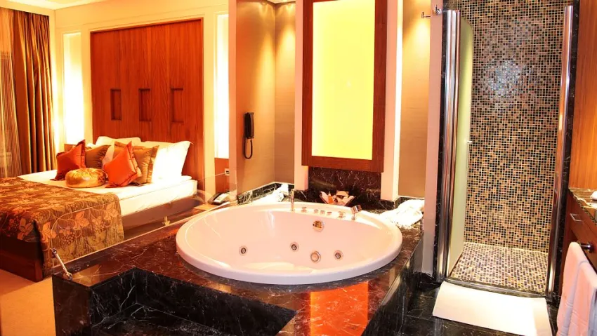 CRATOS PREMIUM HOTEL & CASINO & SPA  5*-92