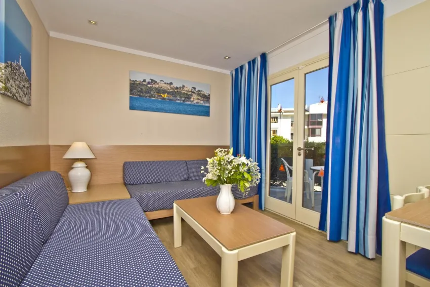 Flora Aparthotel 3*-5