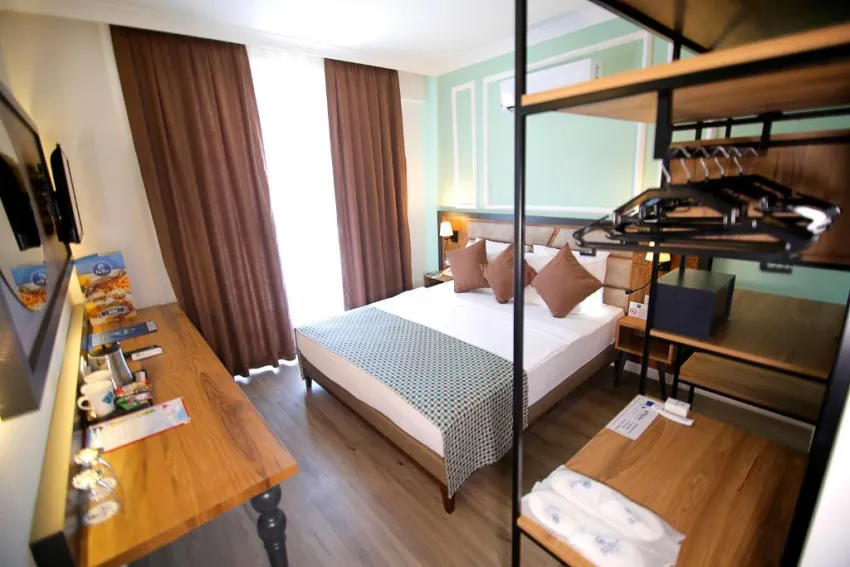 CLUB BIG BLUE SUITE HOTEL  4*-21