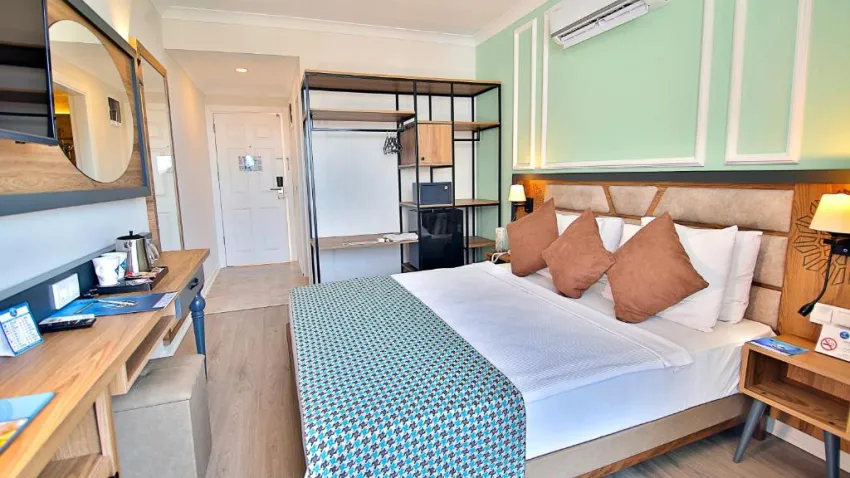 CLUB BIG BLUE SUITE HOTEL  4*-23