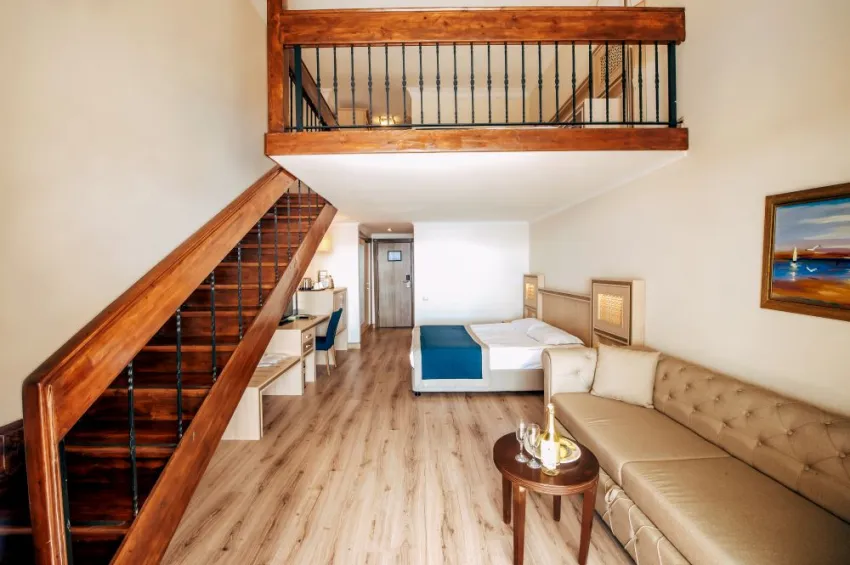 UTOPIA WORLD HOTEL  5*-32