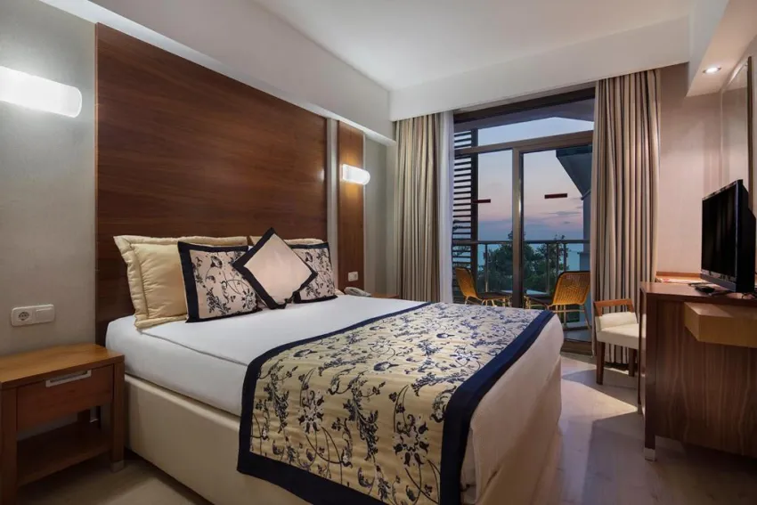 TRENDY SIDE BEACH (ADULTS ONLY 16+)  4*-24