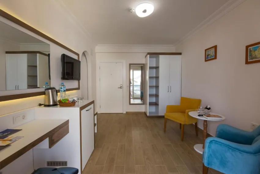 CLUB BIG BLUE SUITE HOTEL  4*-1