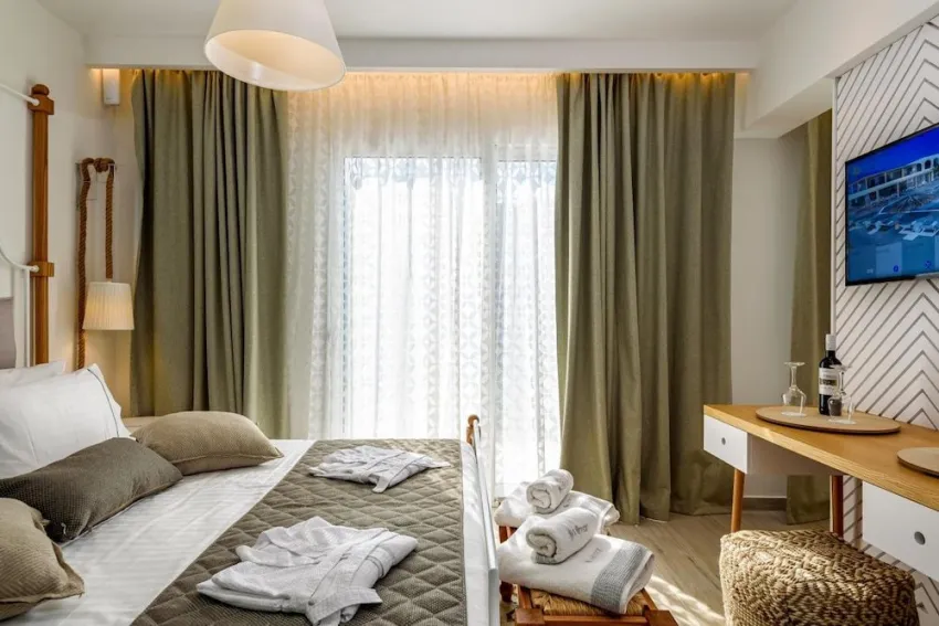 Solimar White Pearl (Adults Only 17+) 4*-13