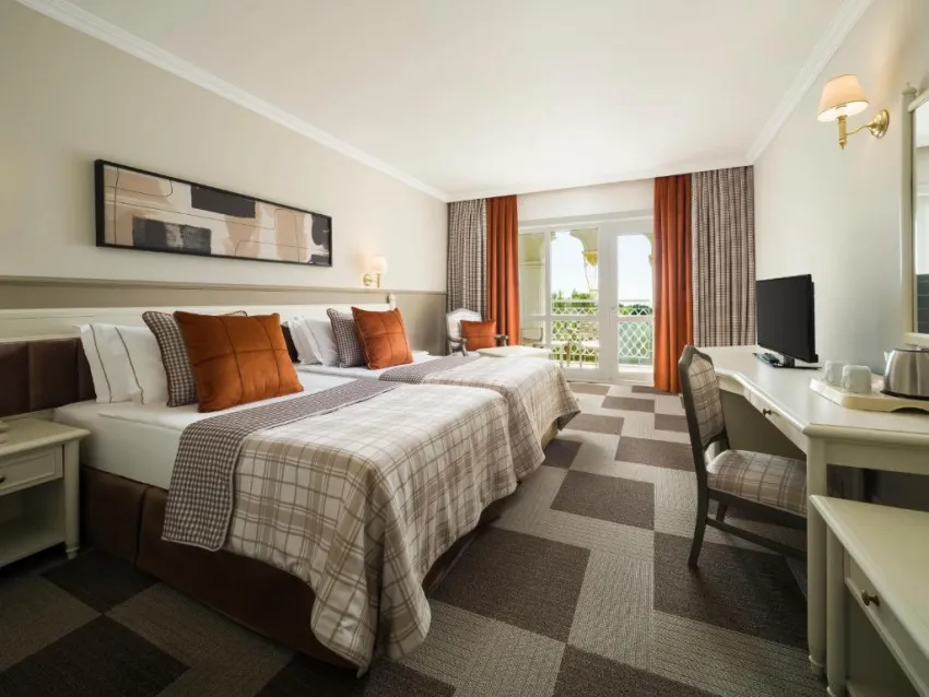 KREMLIN PALACE HOTEL  5*-12