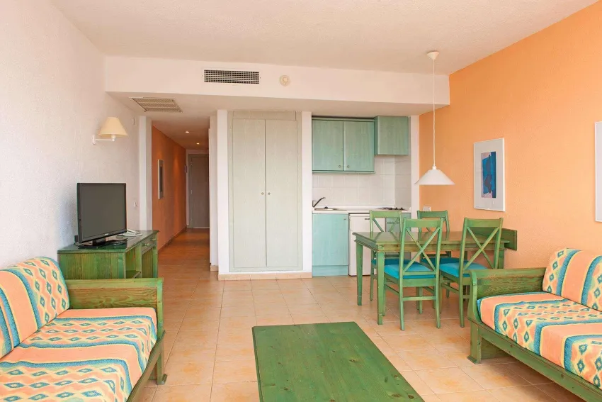 Iberostar Waves Ciudad Blanca 4*-23