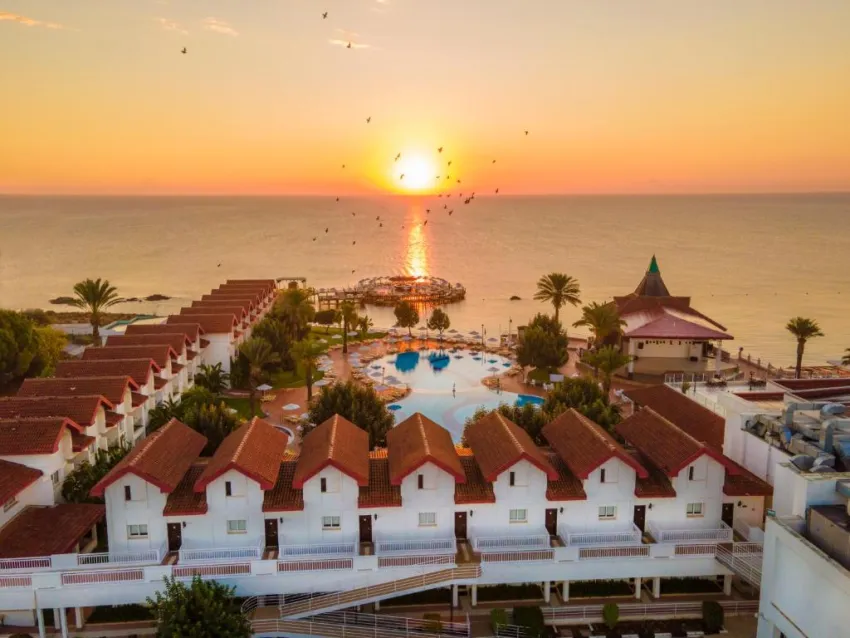 SALAMIS BAY CONTI HOTEL & CASINO  5*-9