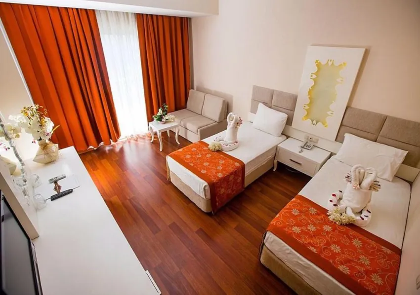 GRAND MIRAMOR HOTEL  4*-10