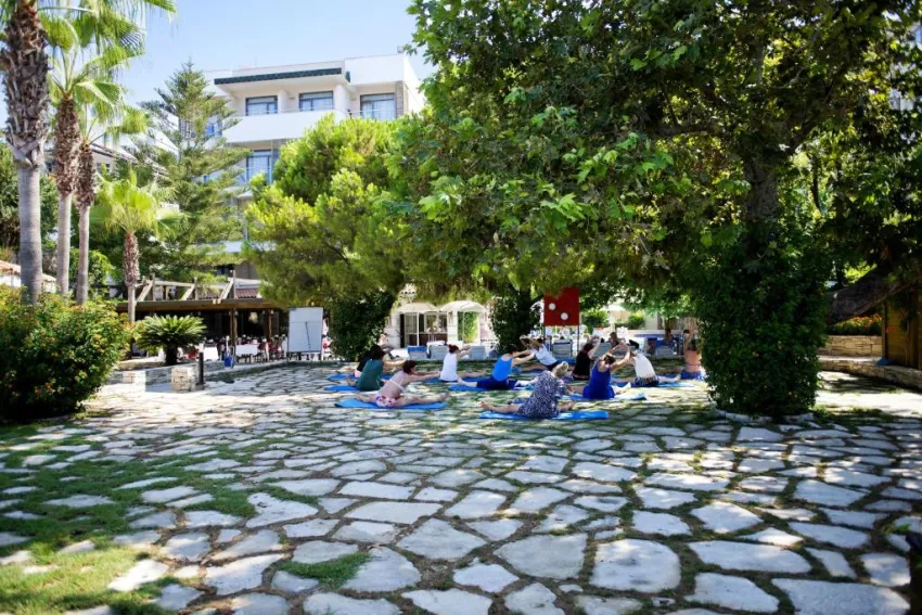 TRENDY SIDE BEACH (ADULTS ONLY 16+)  4*-5