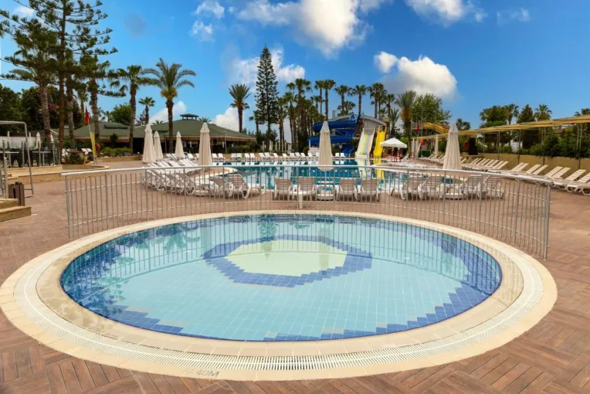 HOLIDAY PARK RESORT  5*-15