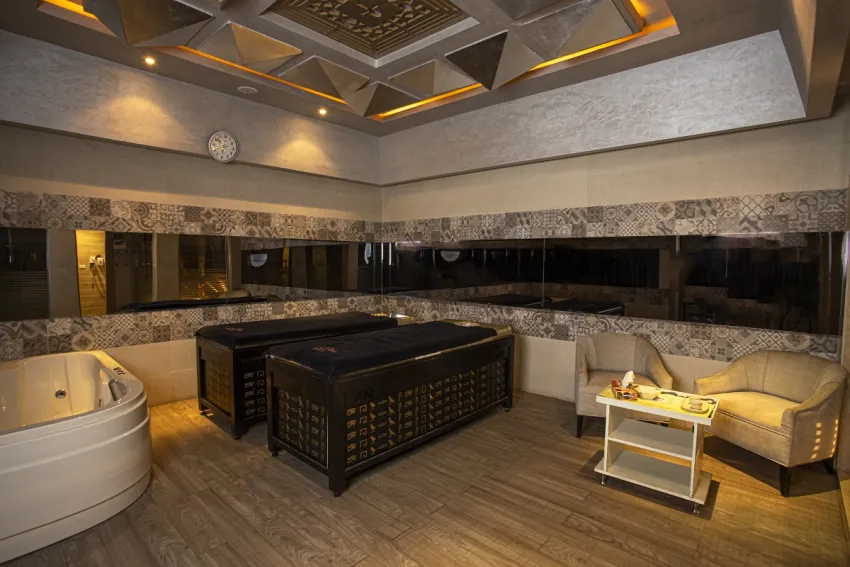 AMC ROYAL HOTEL & SPA  5*-13