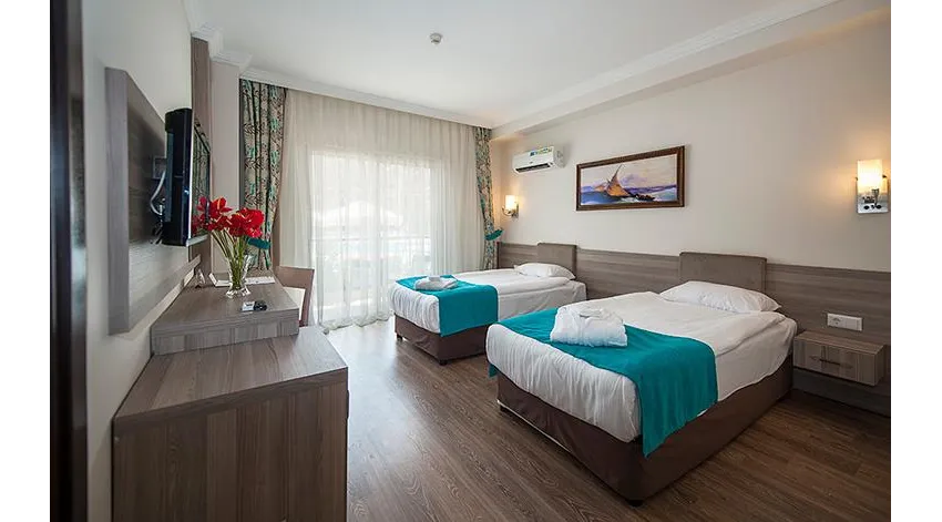 CRYSTAL AURA BEACH RESORT & SPA  5*-6