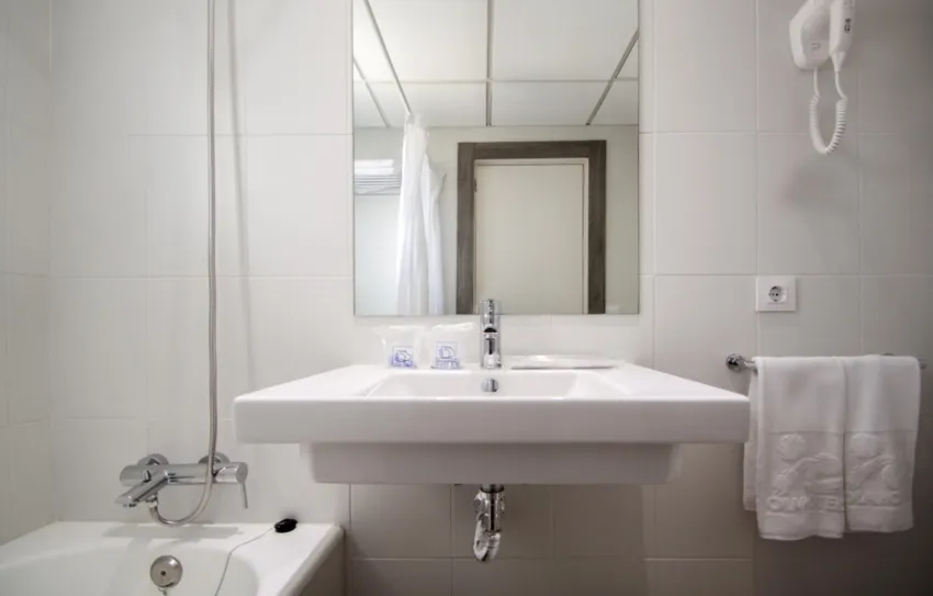 FERGUS Bermudas 4*-16