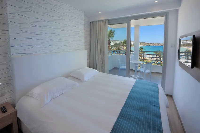 Limanaki Beach Hotel & Suites 3*-7