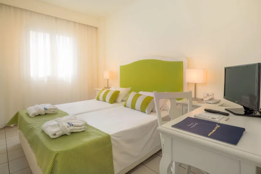 Mare Apartments 2*-10