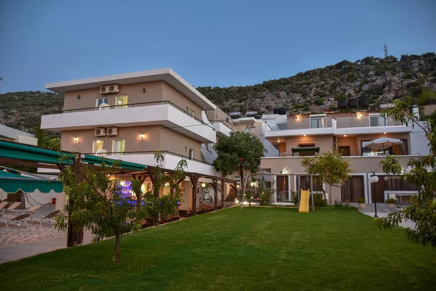 Iraklis Apts 3*-22