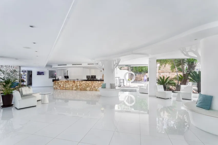 Fergus Cala Blanca Suites 4*-6