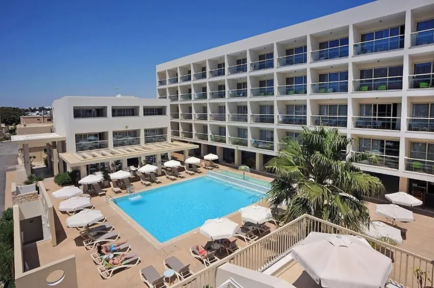 Nelia Gardens 4*-37