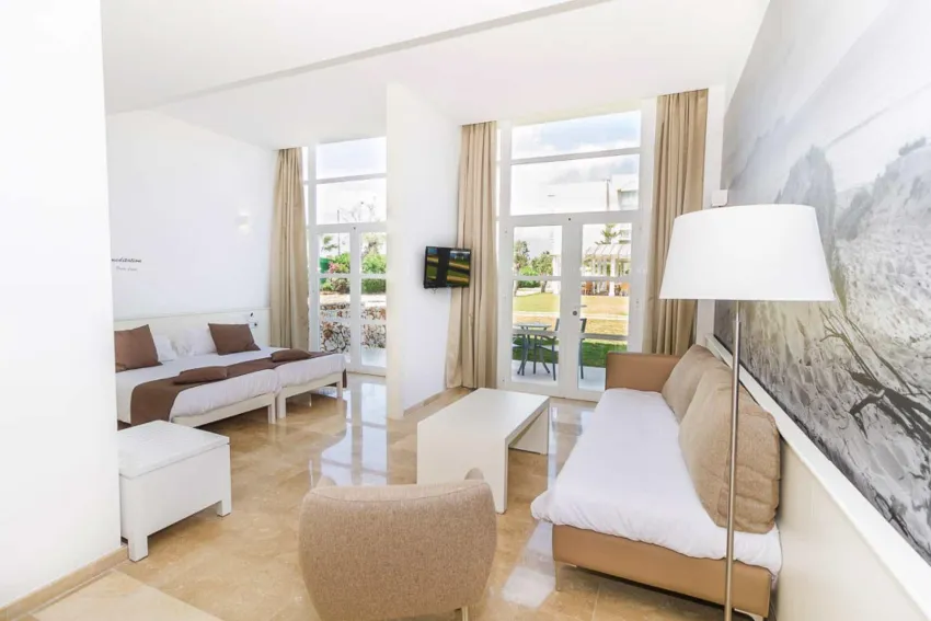 Zafiro Alzinar Mar 4*-26