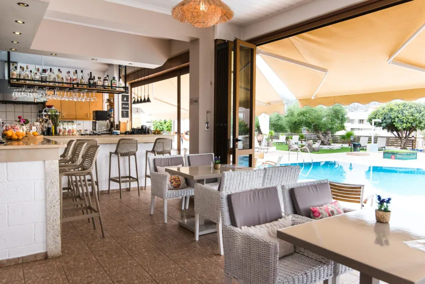 Newcastle Studios 3*-14