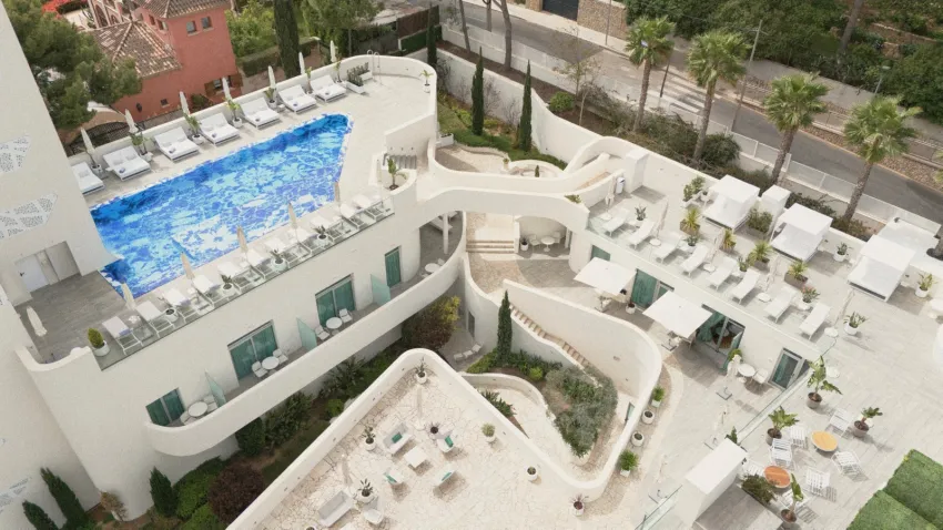 The Donna Portals 5*-79