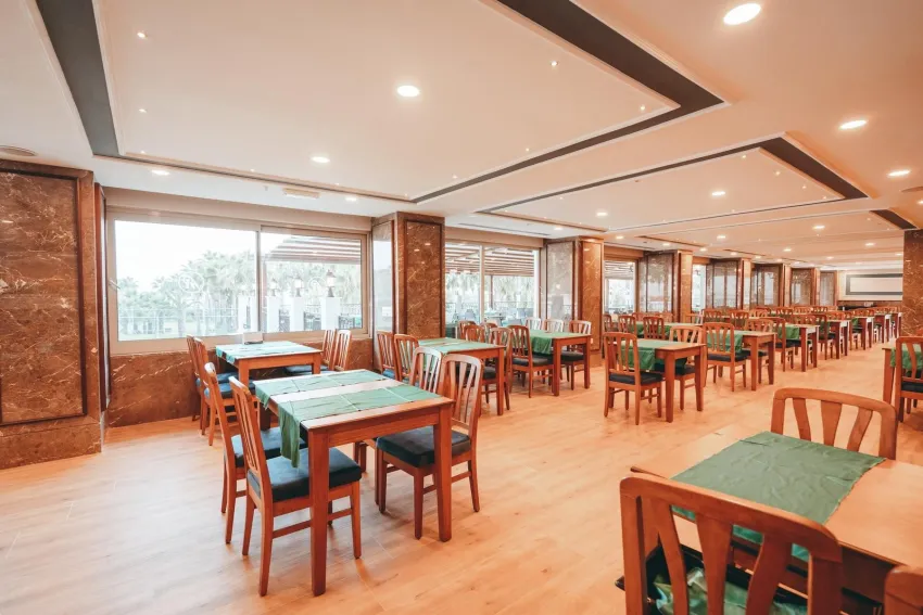 Royal Atlantis Beach Hotel 4*-7