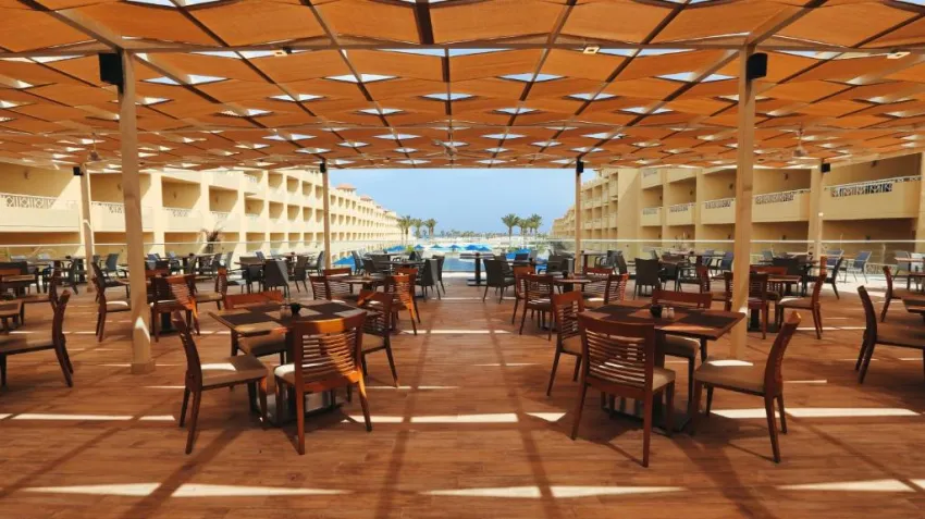 AMWAJ BEACH CLUB ABU SOMA  4*-10