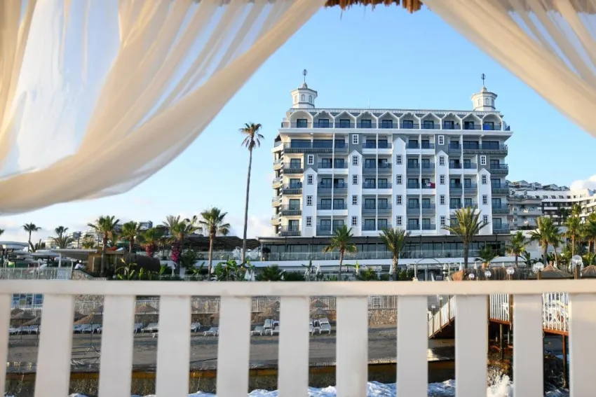 ARIA RESORT & SPA HOTEL  5*-9