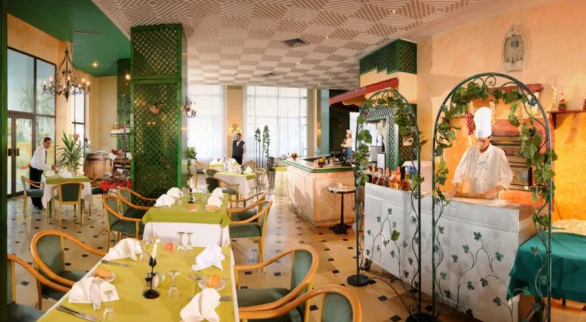 RIVIERA HOTEL 4*-34