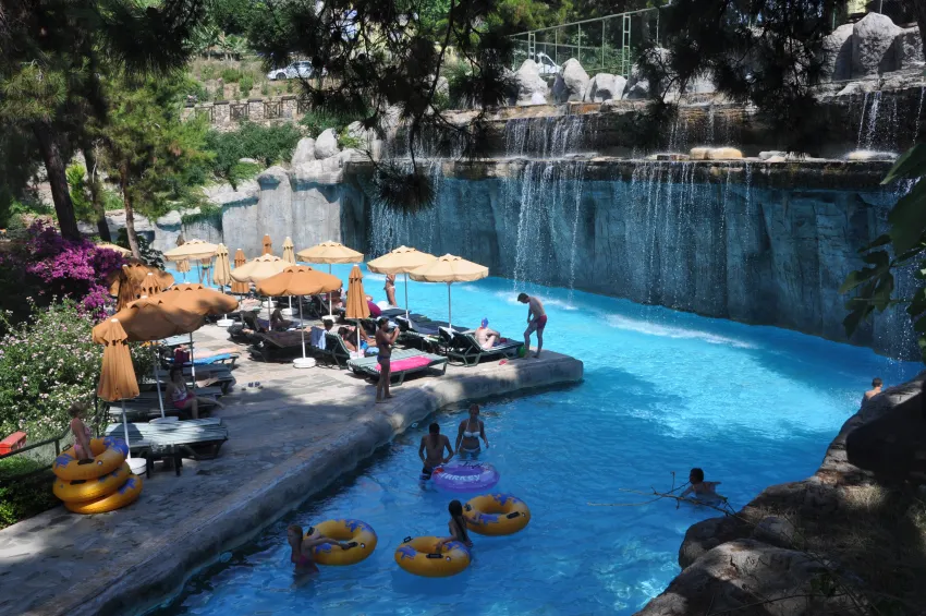 Utopia World Hotel 5*-5