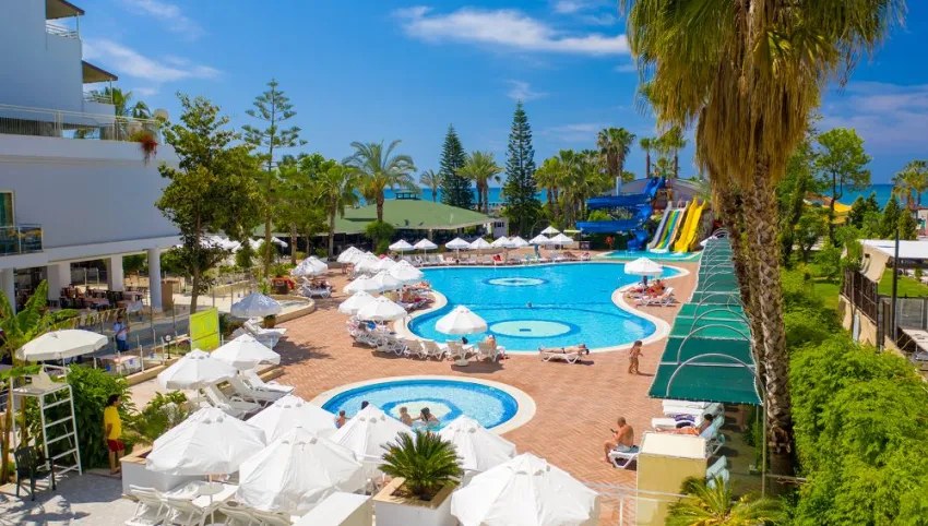 HOLIDAY PARK RESORT HOTEL  5*-15